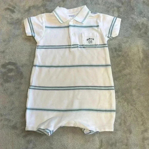 Next - LIKE NEW - Set of 3 short sleeve rompers. Size 6-9 months - Picture 4 of 7